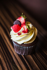 Cupcakes with strawberries and cream
