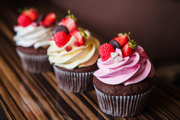 Cupcakes with strawberries and cream