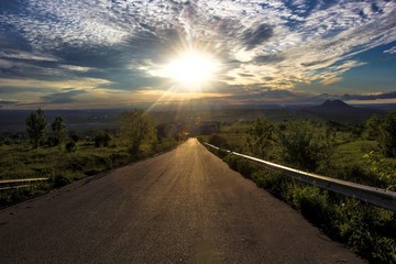 Вечерний пейзаж, дорога за городом, закат, заход солнца