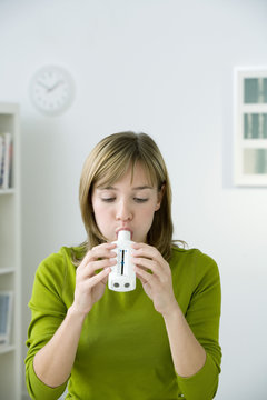 Model Spirometry consist in measuring the volume and the flow of air that a person is able to inhale and expire This breath test can be used to detect COPD and asthma Here the person used a peak flow meter that mesures the peak expiratory flow (which means t