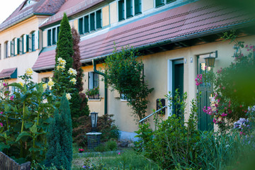 Fototapeta na wymiar Typische Architektur der Gartenstadt Hellerau