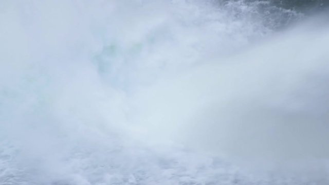 Chorro de Agua en un Pantano