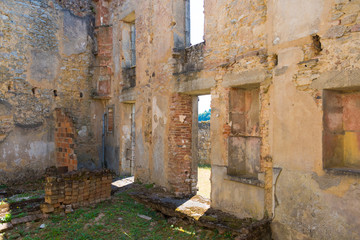 Fototapeta na wymiar the ruins of oradour-sur-glane