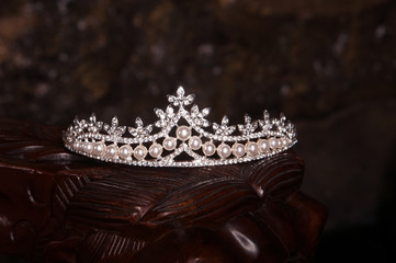 Royal pearl diadem, crown for bride. Wedding, queen © Elina Leonova