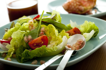 Salad with grains of pomegrenate