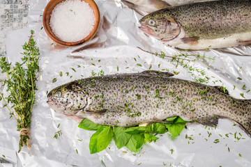 Preparing trout with thyme and salt for grill