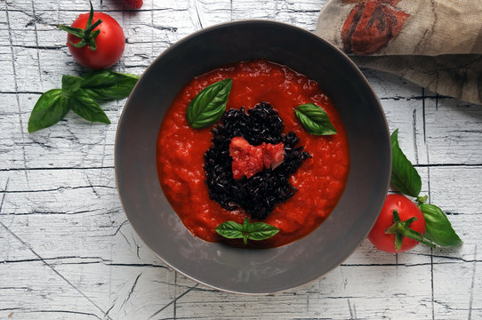 Rice with peppers sauce and strawberries Riso con salsa di peperoni e fragole Arroz con salsa de pimientos y fresas Reis mit Paprika-Sauce und Erdbeeren Riz aux poivrons sauce et fraises 라이스 고추 소스와 딸기