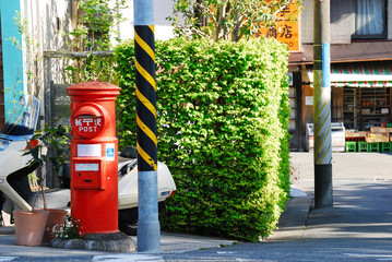 レトロなポスト