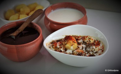 Dhahi Vada Indian food 