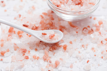 himalayan salt on white wooden background