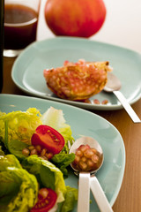 Salad with grains of pomegrenate