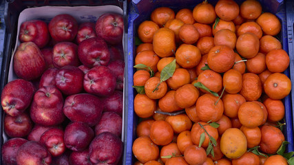 Organic mandarins and apples in a basket