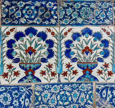 Beautiful decoration inside Topkapi palace. Ancient hand made Turkish - Ottoman tiles. Istambul, Turkey