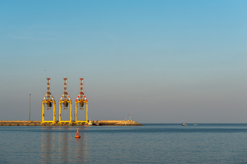 portowe żurawie © Kamil_k2p