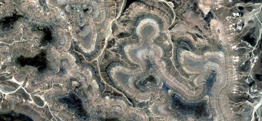 curvas peligrosas, fotografía abstracta de los desiertos de África desde el aire. vista aérea de paisajes desérticos, Género: naturalismo abstracto, de lo abstracto a lo figurativo, - obrazy, fototapety, plakaty