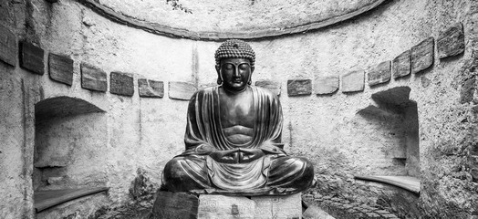 Meditating Japanese Buddha Statue - obrazy, fototapety, plakaty