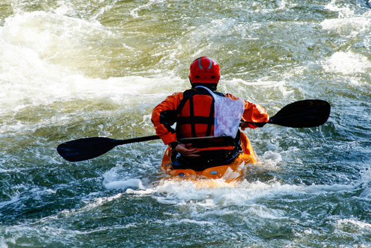 Paddler im Wildwasser