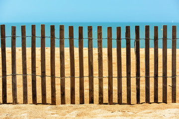 Obraz premium Palisades on sand beach near ocean. Private beach concept