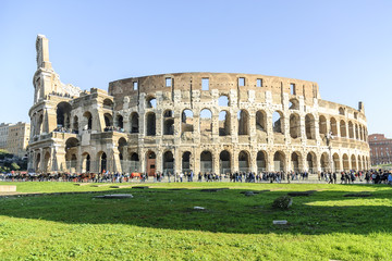 Fototapeta na wymiar exterior sight of the famous coliseum in Rome, Italy.