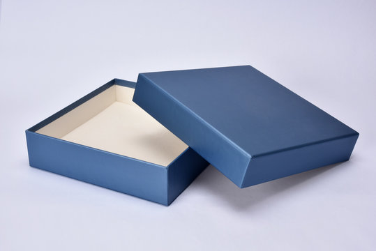 blue empty gift shopping box photography at clear background
