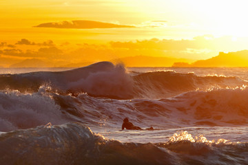 Surf al tramonto