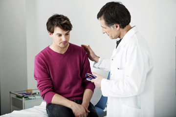 Obraz premium Man in consultation, dialogue