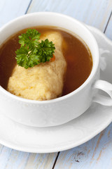 Bayerische Griesnockerl Suppe