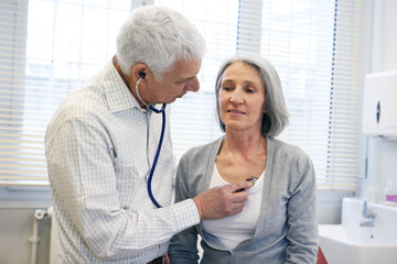 Auscultation, elderly person