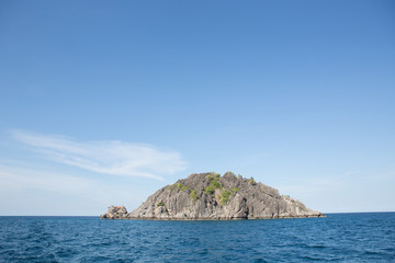 Fototapeta na wymiar Tropical island