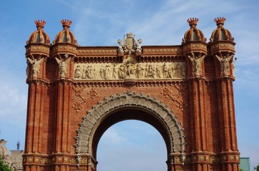 Fototapeta na wymiar View of the landmark Arc de Triomf (Arco de Triunfo) monument in Barcelona, Spain