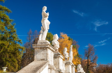 Fototapeta na wymiar Ancient sculptures on the terrace of the autumn park