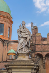 Fototapeta na wymiar Statue vom Heiligen Petronius Bologna Emilia Romagna Italien