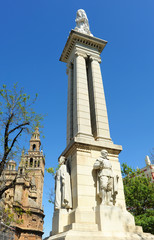 Fototapeta na wymiar Monumento a la Inmaculada, Plaza del Triunfo, Sevilla