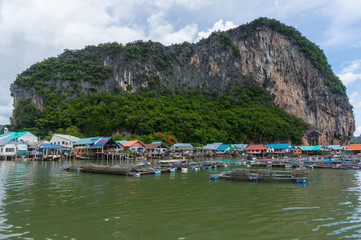 Fototapeta na wymiar The fishing village of Koh Panyee
