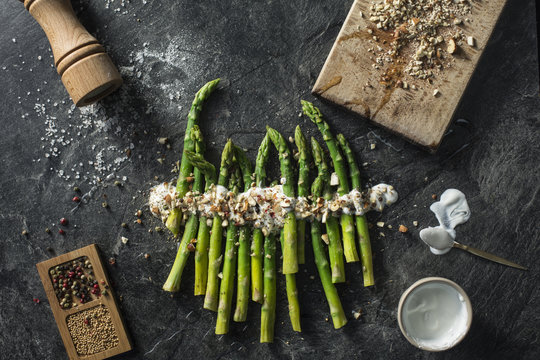 Roasted Asparagus With Yoghurt Dip