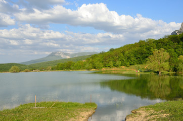 Fototapeta na wymiar Озеро в Бахчисарайском районе Крыма