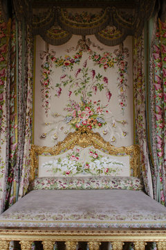 An Ornate bed for a queen