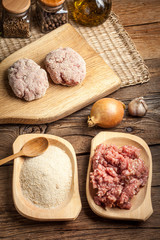 Preparation of ground chopper for frying.