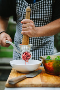 Mincing meat using a meat grinder