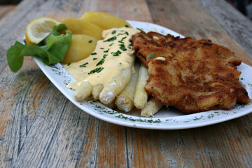 organisch, lifestyle, schnitzel, spargel, werbetafel, modern, neu, copyspace, sliced, in milch, gekocht, in milch gekocht, makro, feeds
