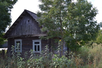 Casa de pueblo abandonada en Bielorrusia.