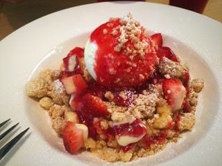 Vanilla icecream on pancake with strawberries slice and cookie topping