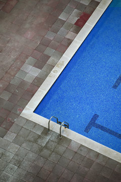 Aerial view of a swimming pool 
