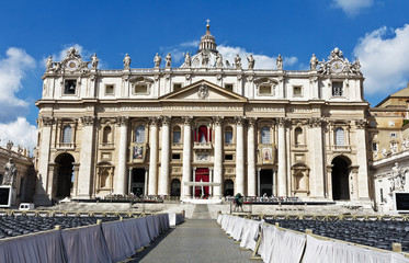 Obraz premium Bazylika Świętego Piotra w Watykanie W wiosenny dzień