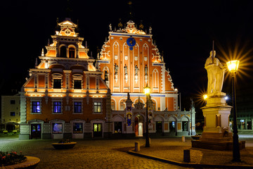 Fototapeta na wymiar City Hall Square with House of the Blackheads in Old Town of Riga in the night, Latvia