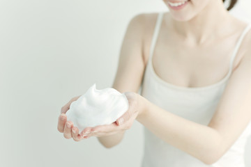 洗顔の泡イメージ