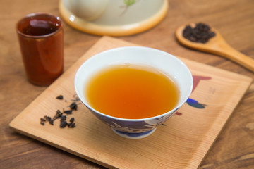 Tea cup and teapot on wooden table , close-up.