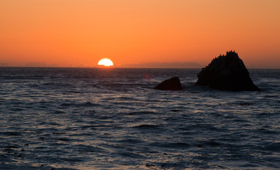 Fototapeta na wymiar Sunset on the Pacific Ocean