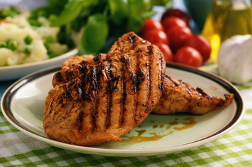 Grilled turkey fillet with mashed potatoes.