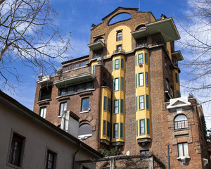 Milano, Palazzo Fidia arch. Aldo Andreani. Stile tra Art decò ed Eclettismo